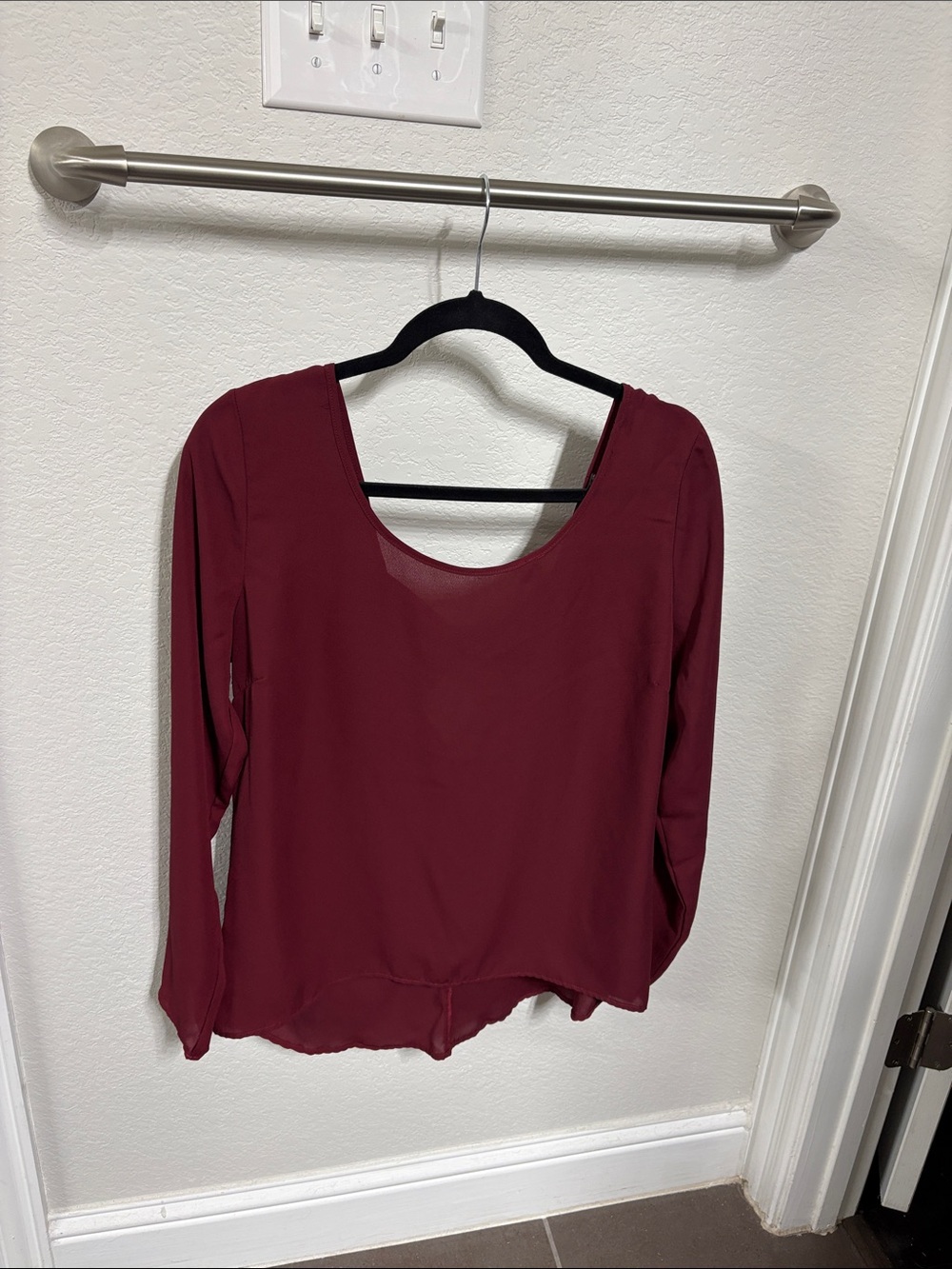 Charlotte Russe Women's Scoop Neck Long-Sleeve Top in Burgundy